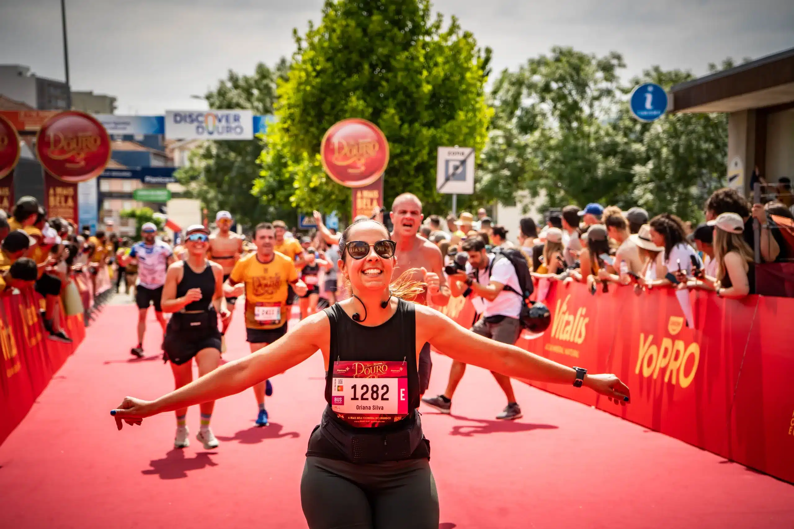 Chegada a meta na Meia Maratona do Douro Vinhateiro
